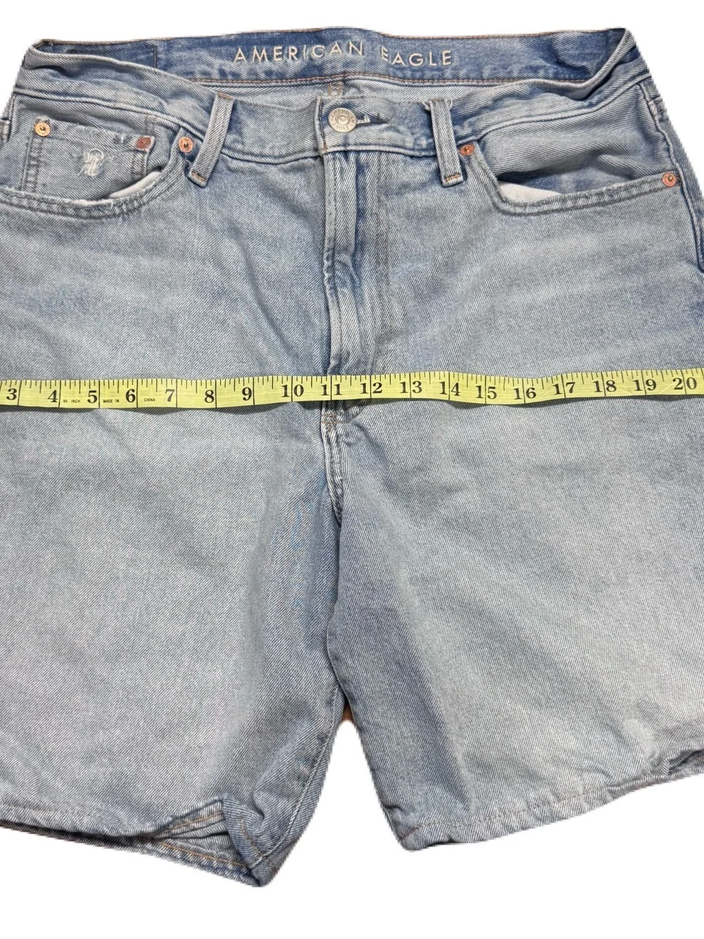 American Eagle Loose Jean Shorts Light Wash Distressed Denim Size 33 - Picture 12 of 16